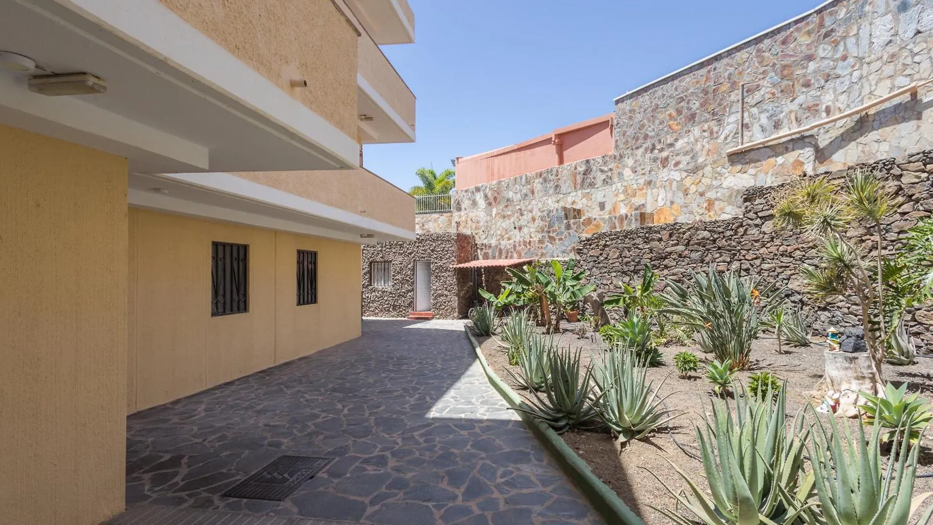 Apartamento Lightbooking San Agustin Montenegro España